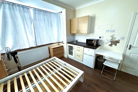 undefined, Staines Road, Ilford IG1