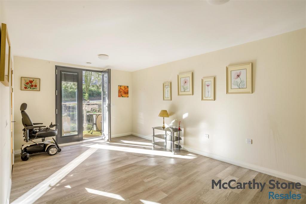 8682737-interior01.jpg