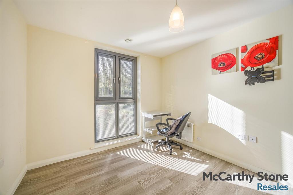 8682737-interior10.jpg