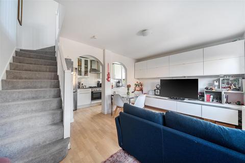 1 bedroom house to rent, Hogarth Crescent, London, SW19