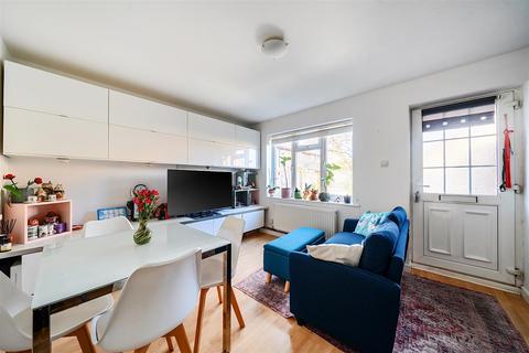 1 bedroom house to rent, Hogarth Crescent, London, SW19