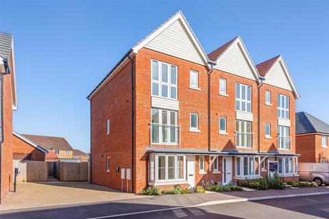 4 bedroom end of terrace house for sale, 6 Limestone Road, Chichester