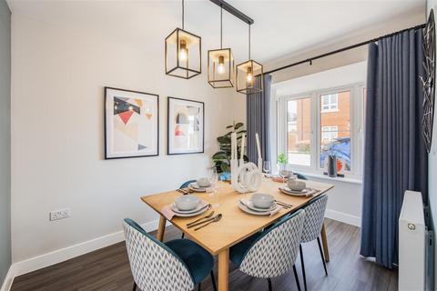 4 bedroom terraced house for sale, 4 Limestone Road, Chichester