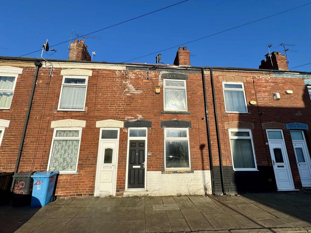 Two bedroom mid-terrace house - For sale by aucti