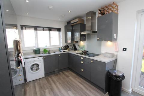 3 bedroom detached house to rent, Mersey Avenue, Partington, Manchester