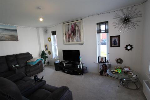 3 bedroom detached house to rent, Mersey Avenue, Partington, Manchester