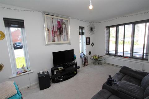 3 bedroom detached house to rent, Mersey Avenue, Partington, Manchester