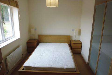 2 bedroom apartment to rent, WILLEN PARK - A prime 2 bedroom top floor apartment with en-suite
