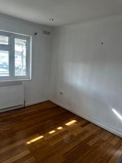 2 bedroom apartment to rent, Alexandra Avenue, Harrow HA2