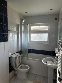 2 bedroom apartment to rent, Alexandra Avenue, Harrow HA2