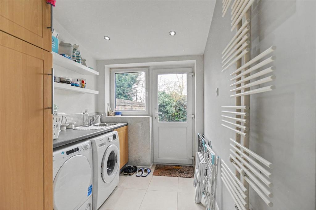 Utility Room 1.jpeg