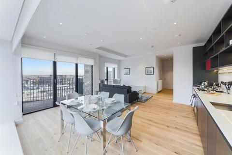 2 bedroom flat to rent, Botanic Square, London E14
