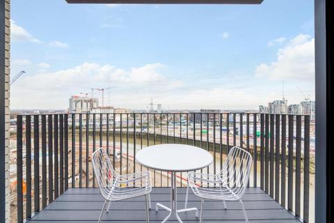 2 bedroom flat to rent, Botanic Square, London E14