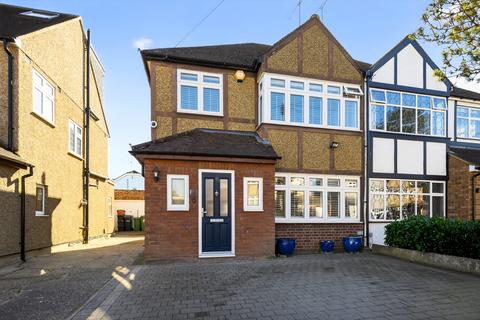 undefined, Pine Close, Waltham Cross, EN8