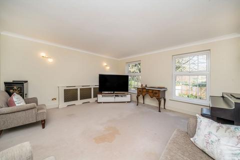 undefined, Heatherdale Close, Kingston Upon Thames KT2
