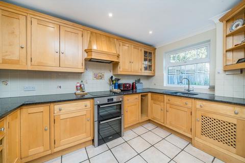 undefined, Heatherdale Close, Kingston Upon Thames KT2
