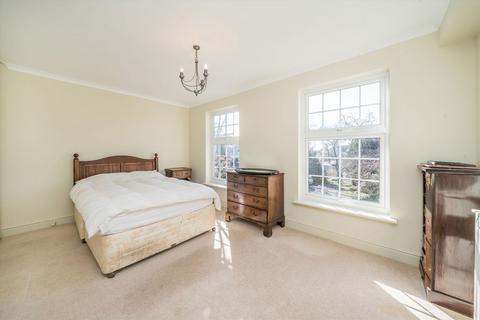 undefined, Heatherdale Close, Kingston Upon Thames KT2