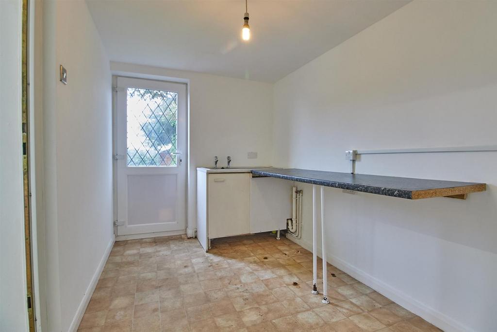 Utility room to rear