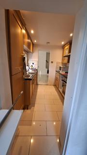2 bedroom semi-detached house to rent, Luton, LU4