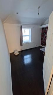 2 bedroom semi-detached house to rent, Luton, LU4