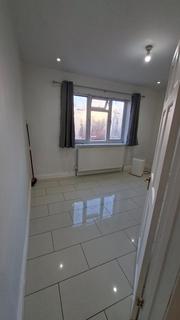2 bedroom semi-detached house to rent, Luton, LU4
