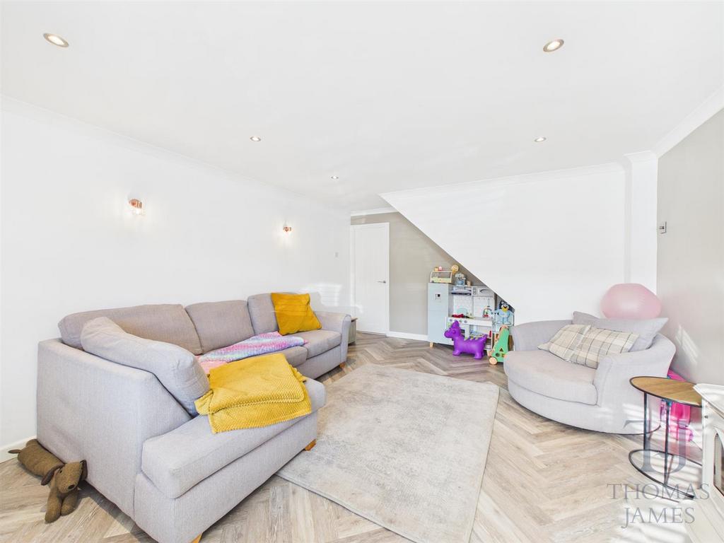 CAM03997 G0-PR0155-STILL010.jpg