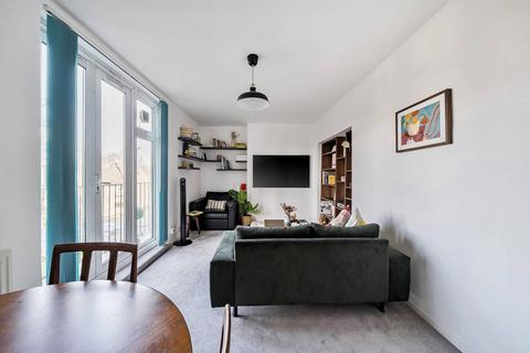 3 bedroom flat to rent, Alexandra Road, St John's Wood, London, NW8
