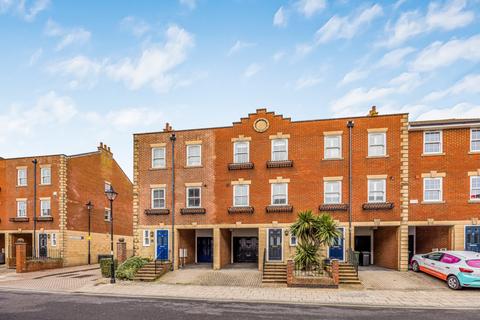 Terraced house - White Hart Road, Hampshire PO1