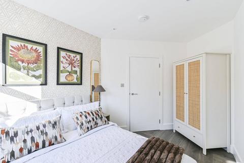 2 bedroom flat for sale, The Wharf Collection, London SW11