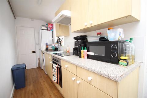 4 bedroom terraced house to rent, Castle Street, Canterbury, CT1