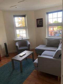 2 bedroom apartment to rent, High Road, London, N12
