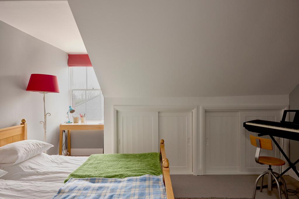 330336 - bedroomedit.jpg