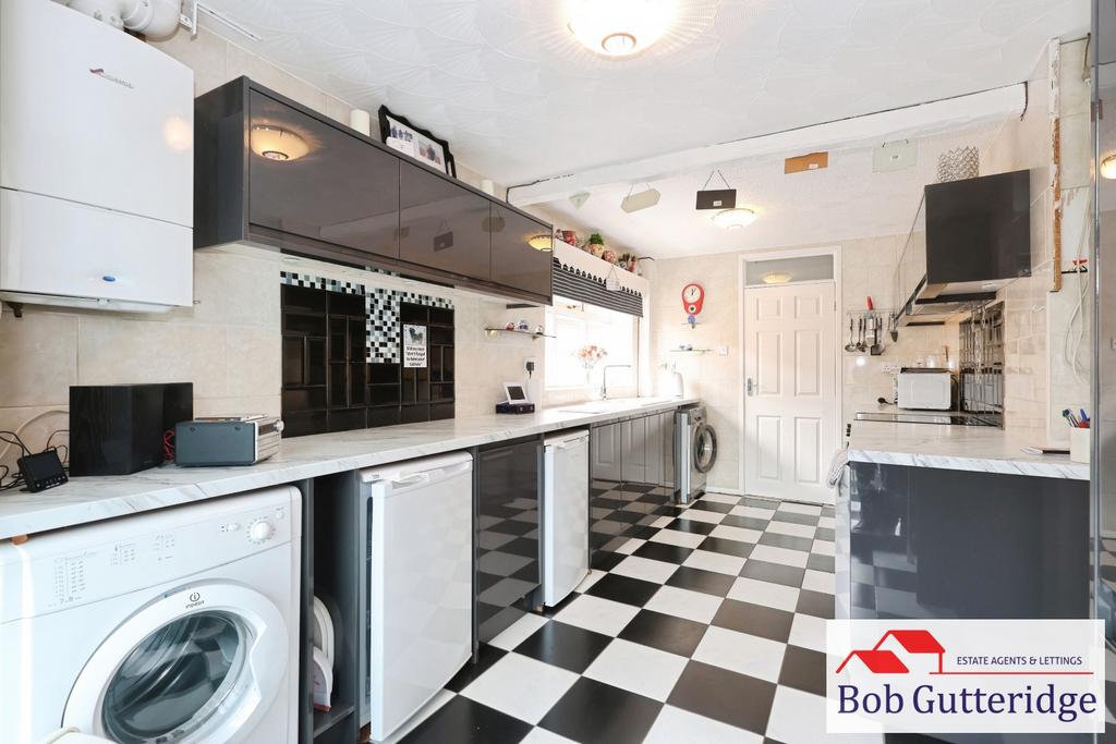 Fitted kitchen / breakfast room