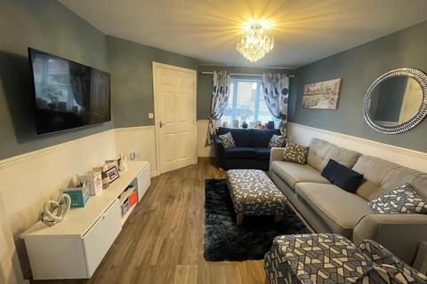 3 bedroom end of terrace house to rent, Lovesey Avenue, Nottingham, NG15