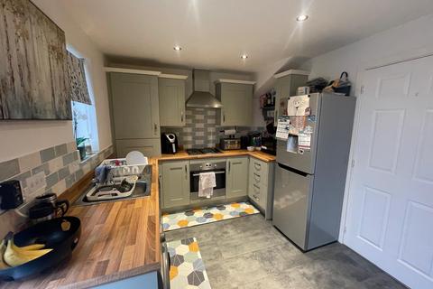 3 bedroom end of terrace house to rent, Lovesey Avenue, Nottingham, NG15
