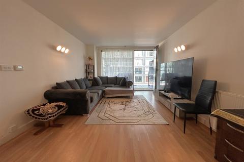 2 bedroom apartment to rent, Vantage Building, Station Approach, UB3