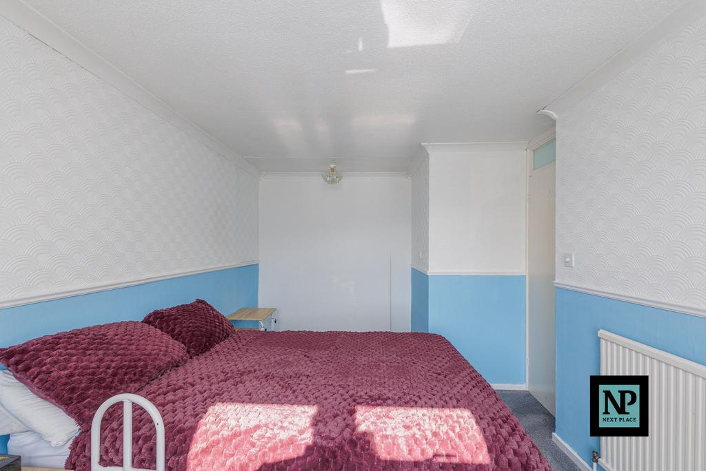 Master Bedroom (Rear)