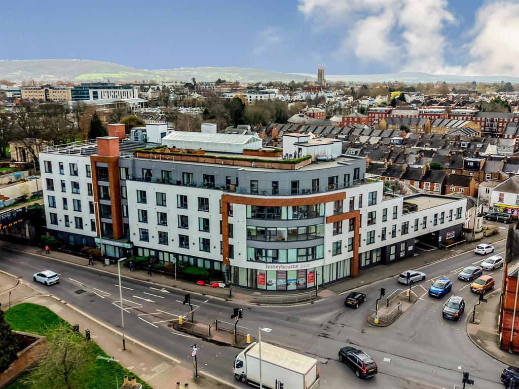2-bed-central-cheltenham15.jpg