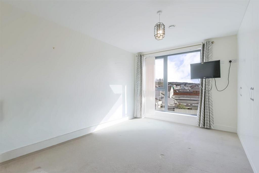 2-bed-central-cheltenham3.jpg