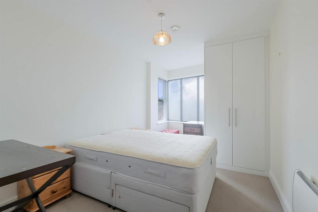 2-bed-central-cheltenham12.jpg