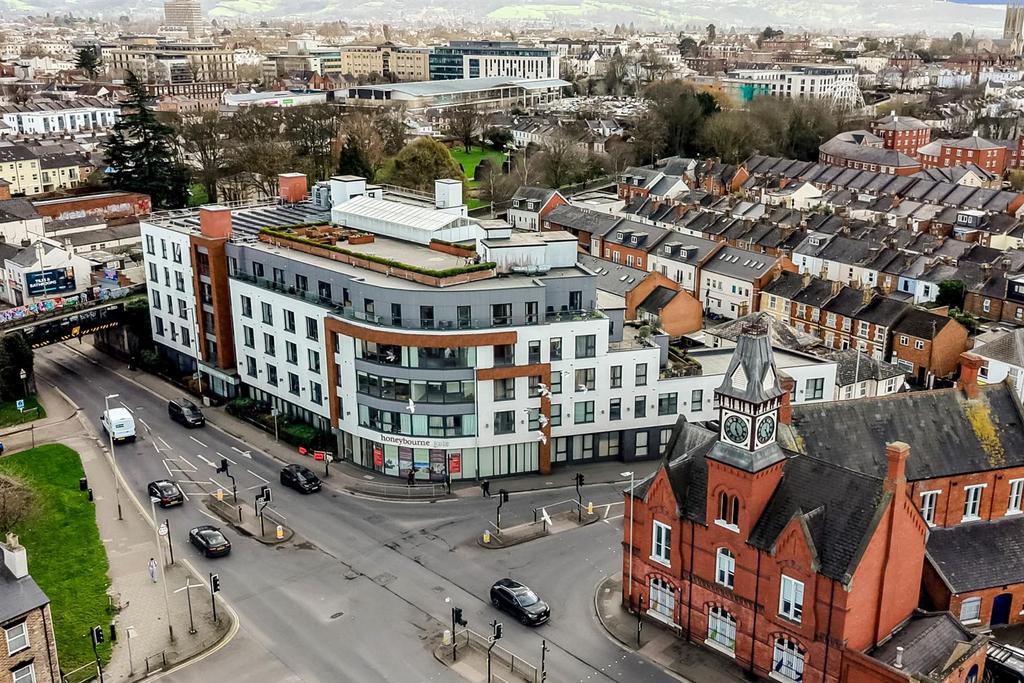 2-bed-central-cheltenham18.jpg