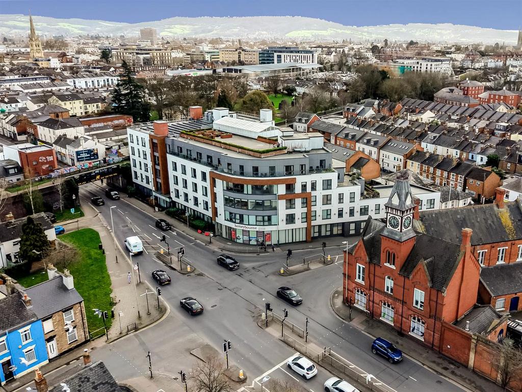 2-bed-central-cheltenham19.jpg