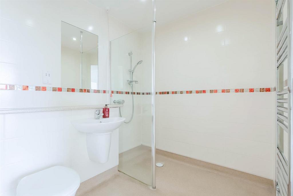 2-bed-central-cheltenham23.jpg