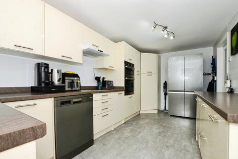 3 bedroom end of terrace house for sale, Cotswold Avenue, Bushey