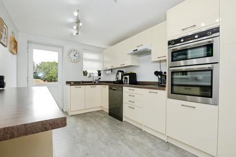 3 bedroom end of terrace house for sale, Cotswold Avenue, Bushey