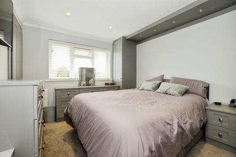 3 bedroom end of terrace house for sale, Cotswold Avenue, Bushey