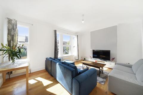 2 bedroom flat to rent, Hardwicke Road, London, N13