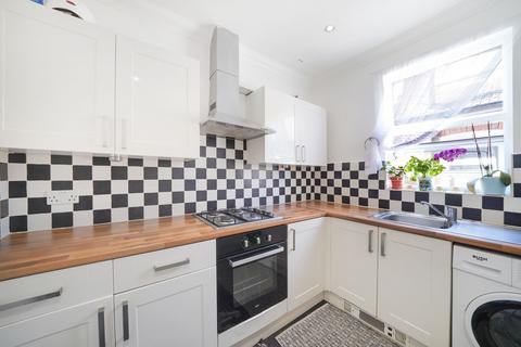 2 bedroom flat to rent, Hardwicke Road, London, N13
