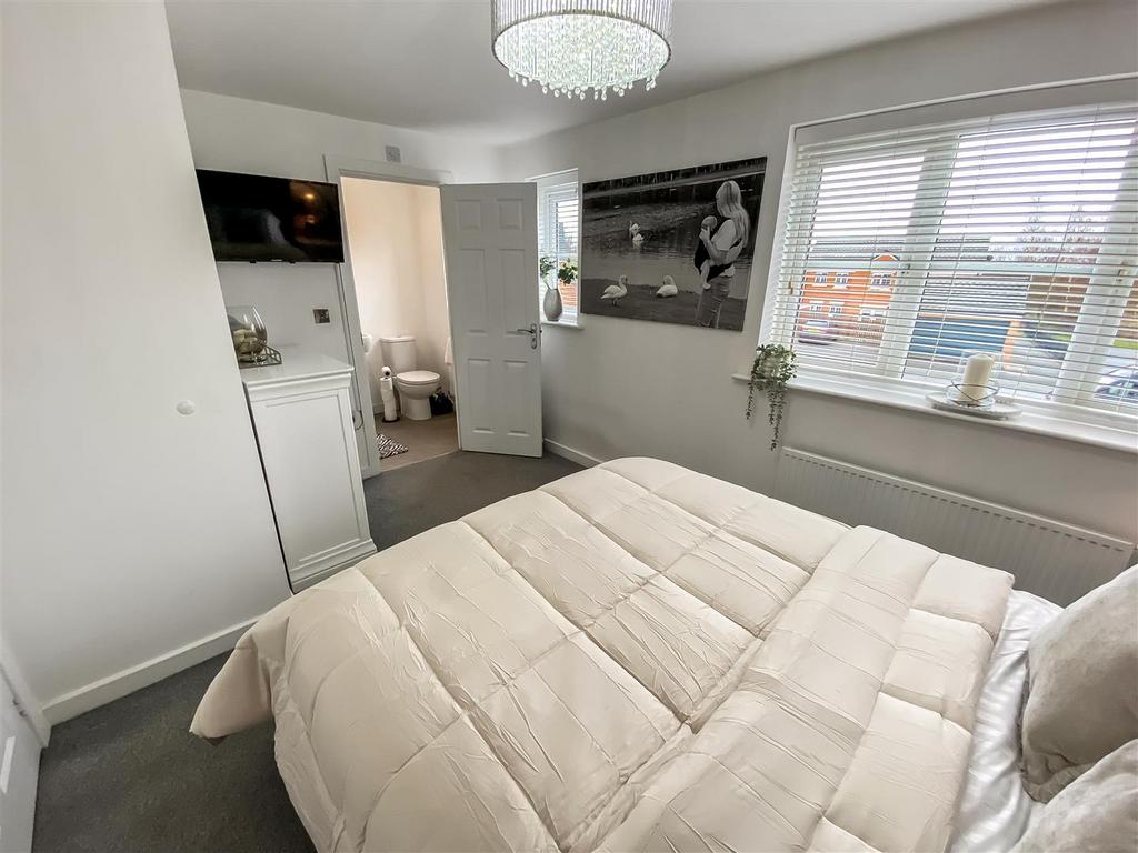 Bedroom One (2).JPG