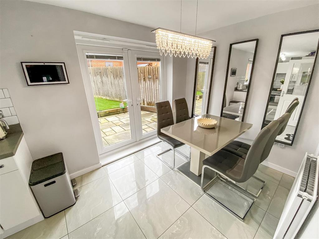 Dining Area.JPG